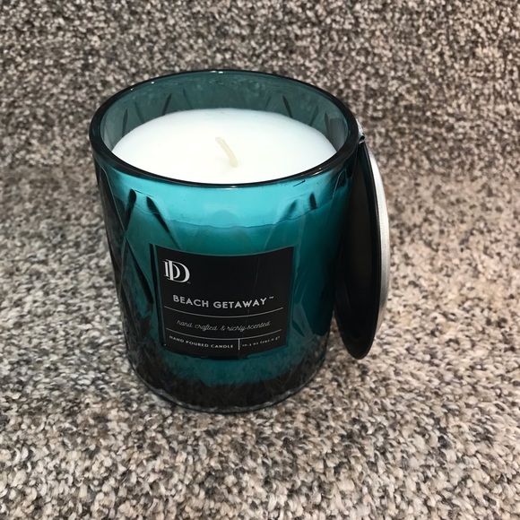 🎉 PRICE DROP 🎉 Beach Getaway Candle - Picture 2 of 3
